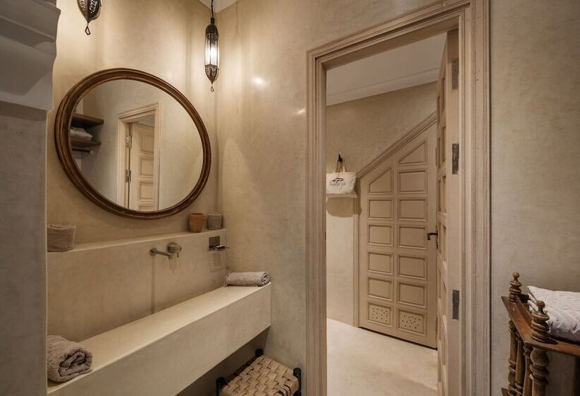 اتاق کلاسیک, 72 Riad