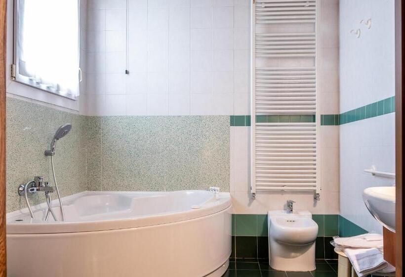 패밀리 주니어 스위트, B&b Hotel Roy