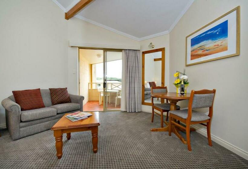 스탠다드 스튜디오, Abbey Beach Resort