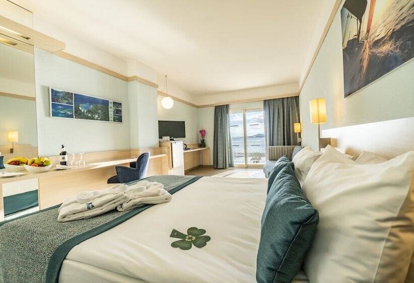 اتاق استاندارد با چشم‌انداز استخر, La Blanche Resort & Spa