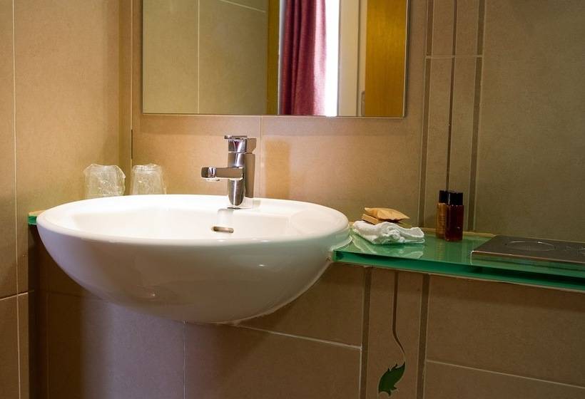 Quarto Estandar Individual, The Pinewood
