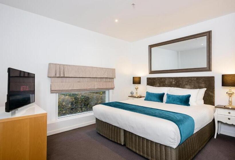 2 Bedroom Apartment, Treasury On Collins