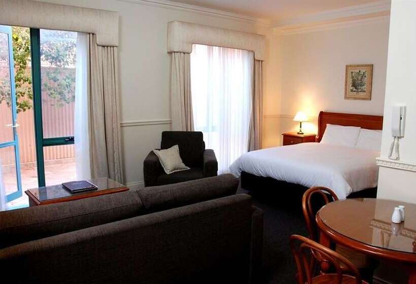 استودیوی استاندارد, Majestic Tynte Street Apartments