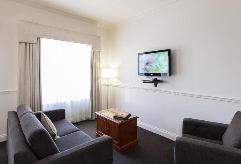 استودیوی استاندارد, Majestic Tynte Street Apartments
