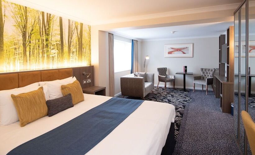 سوییت, Burleigh Court Hotel And Leisure