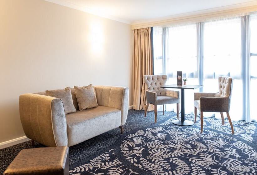 سوییت, Burleigh Court Hotel And Leisure