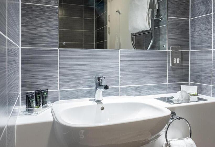 سوییت, Burleigh Court Hotel And Leisure