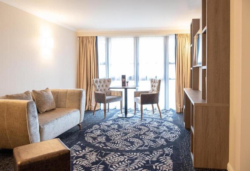 سوییت, Burleigh Court Hotel And Leisure