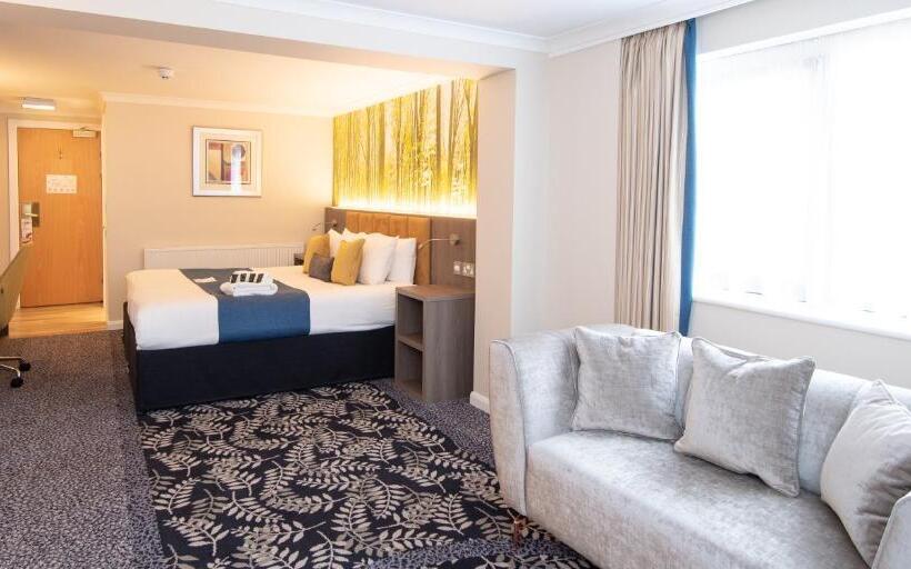 سوییت, Burleigh Court Hotel And Leisure
