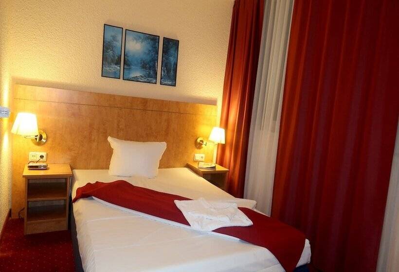 标准单人间, Adler Leipzig