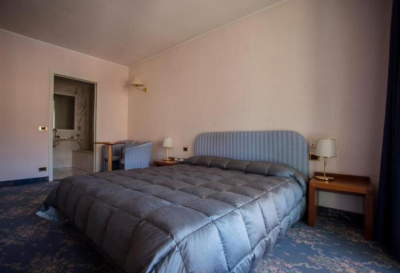 اتاق استاندارد, Hostellerie Du Cheval Blanc