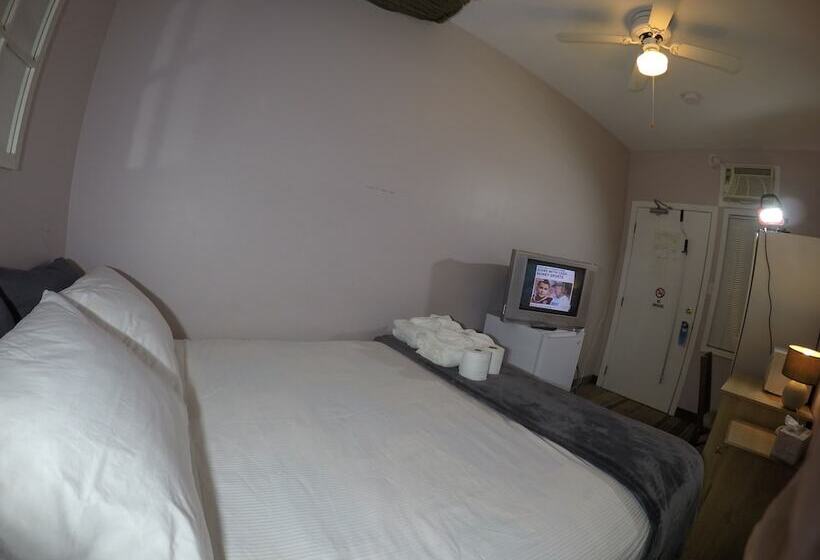 اتاق استاندارد با سرویس بهداشتی مشترک, St Lawrence Residences And Suites