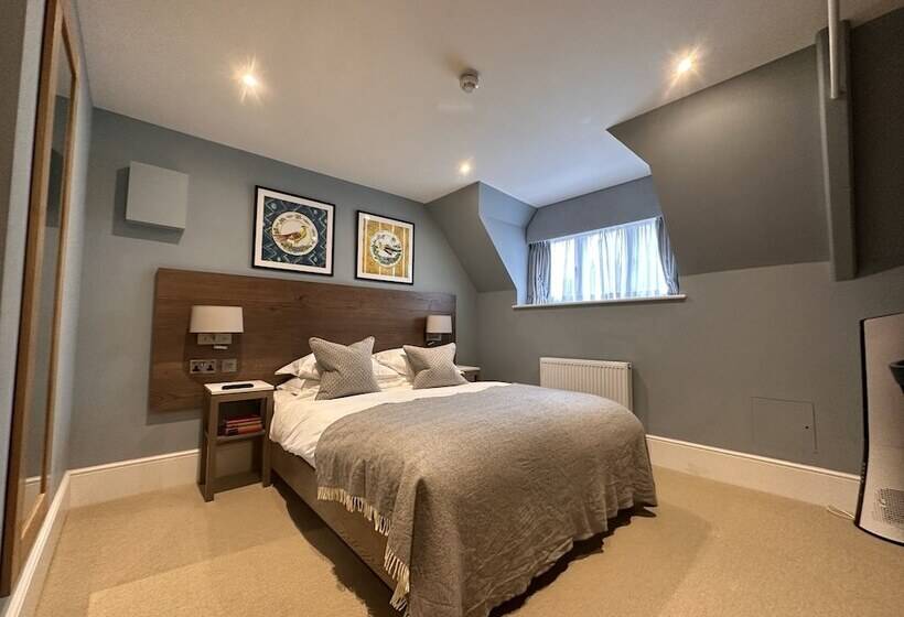 Номер Стандарт, The Georgian, Haslemere, Surrey