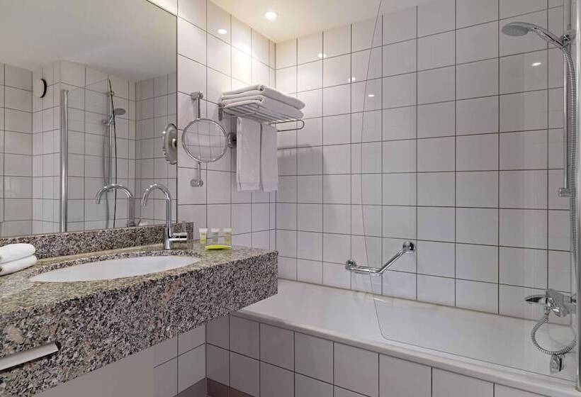 带2个双人床的标准工作室, Courtyard By Marriott Duesseldorf Hafen