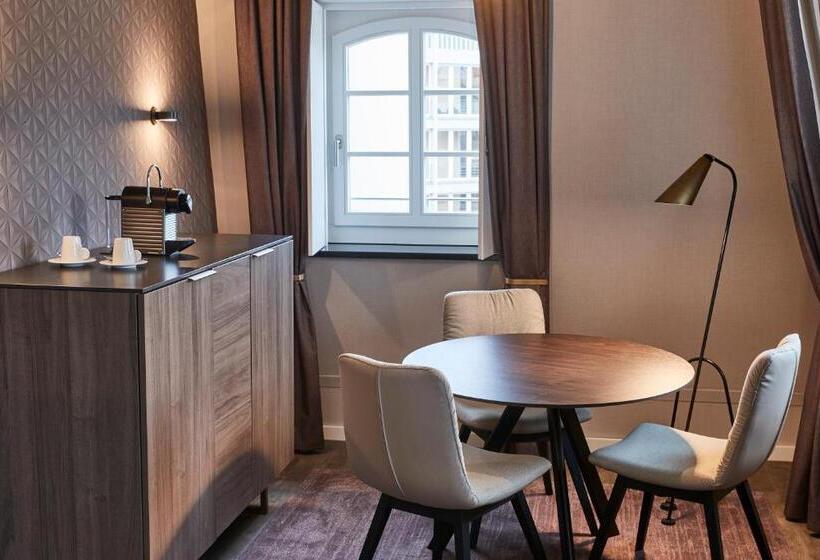 جناح, Steigenberger Hotel De Saxe