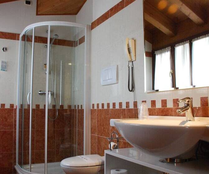 غرفة قياسية ثلاثية, Alla Torre