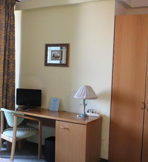 اتاق استاندارد چهار تخته, Ascot Lodging