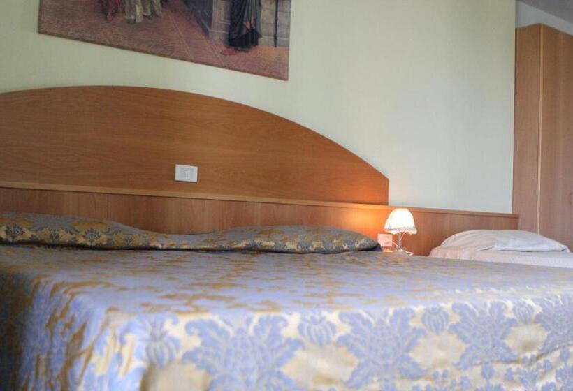 اتاق استاندارد چهار تخته, Ascot Lodging