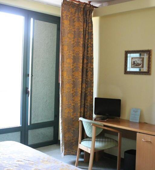 اتاق استاندارد چهار تخته, Ascot Lodging