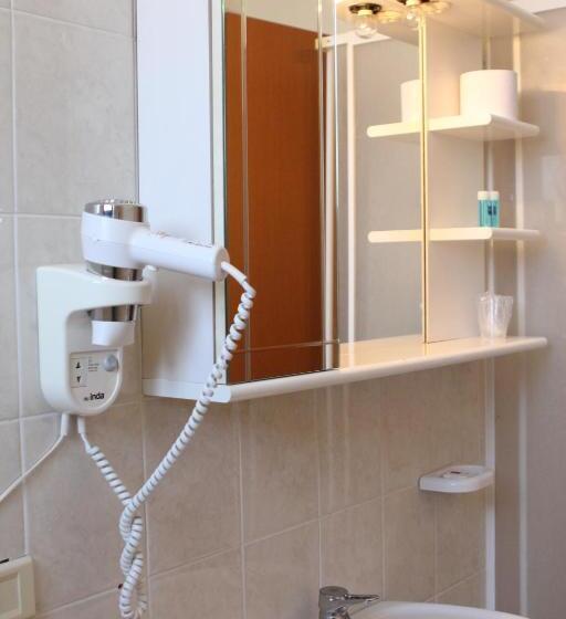 اتاق اکونومی, Ascot Lodging