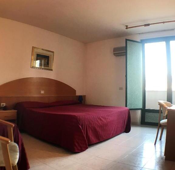 اتاق استاندارد سه نفره, Ascot Lodging