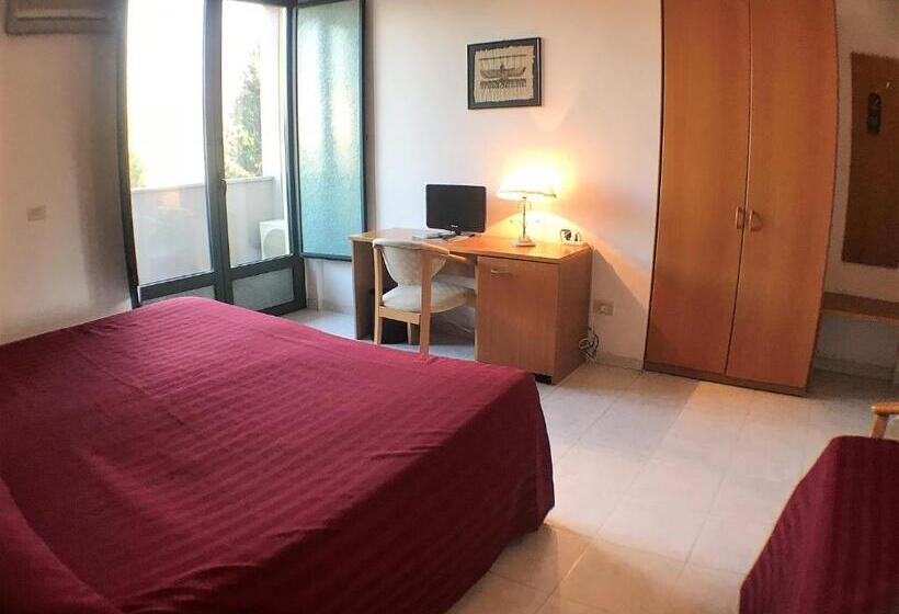 اتاق استاندارد سه نفره, Ascot Lodging