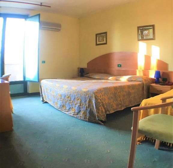 اتاق استاندارد سه نفره, Ascot Lodging