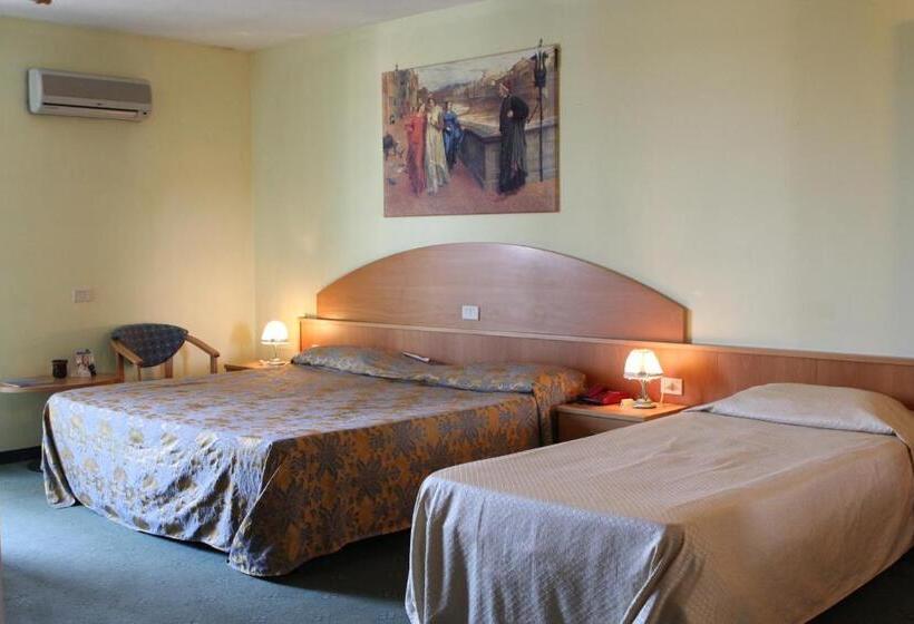 اتاق استاندارد چهار تخته, Ascot Lodging