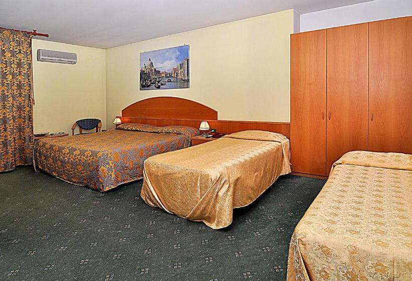 اتاق استاندارد چهار تخته, Ascot Lodging