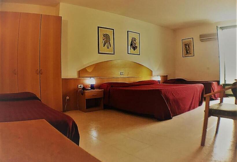 اتاق استاندارد چهار تخته, Ascot Lodging