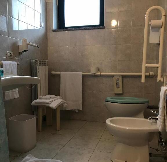اتاق اکونومی, Ascot Lodging