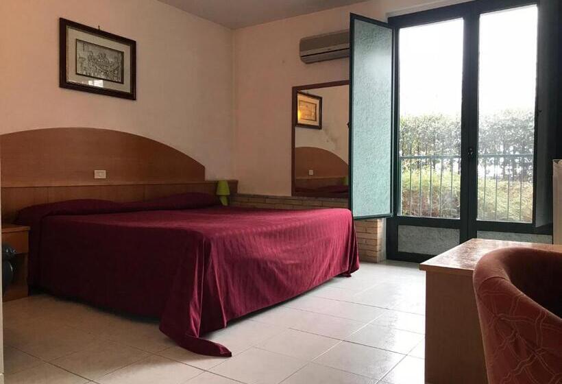 اتاق اکونومی, Ascot Lodging
