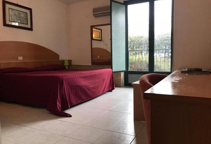 اتاق اکونومی, Ascot Lodging