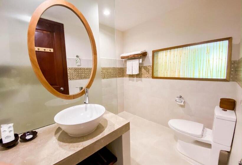 اتاق لوکس با بالکن, Bamboo Village Beach Resort & Spa