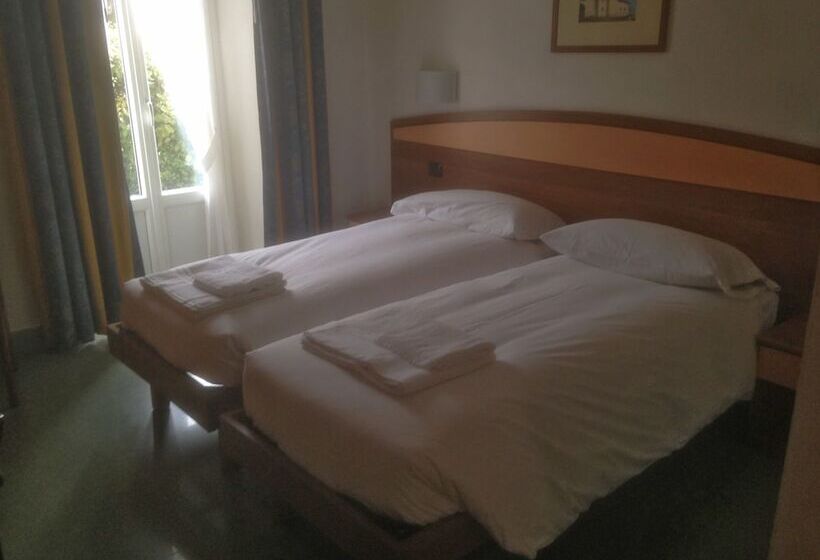 Номер Стандарт Трехместный, Lario