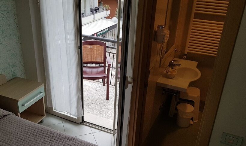 اتاق استاندارد چهار تخته, Romagna