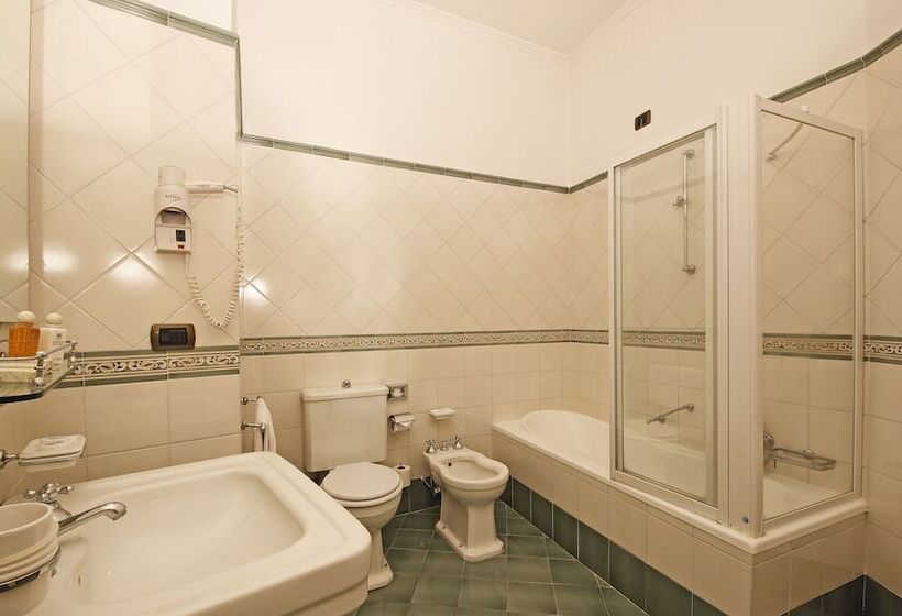 Номер Deluxe Вид на Озеро, Savoy Palace