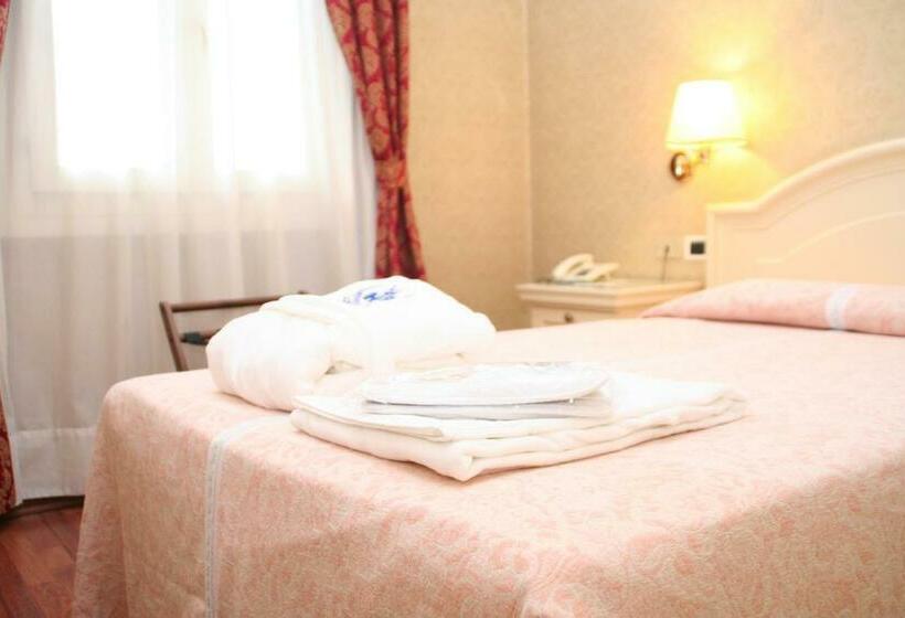 اتاق استاندارد یک نفره, Terme Roma