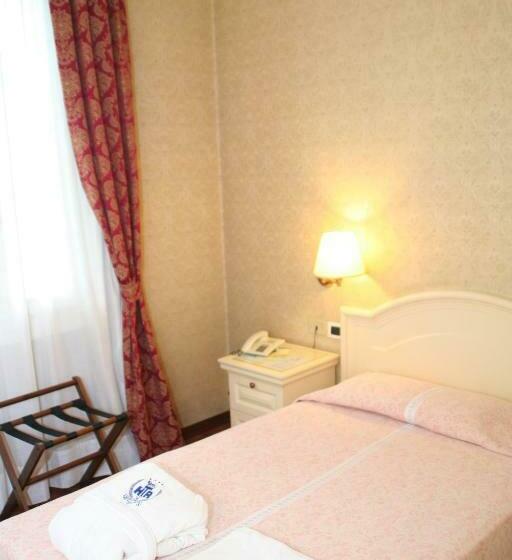 اتاق استاندارد یک نفره, Terme Roma