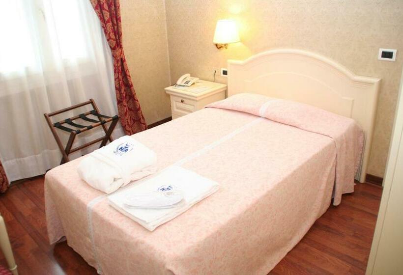 اتاق استاندارد یک نفره, Terme Roma