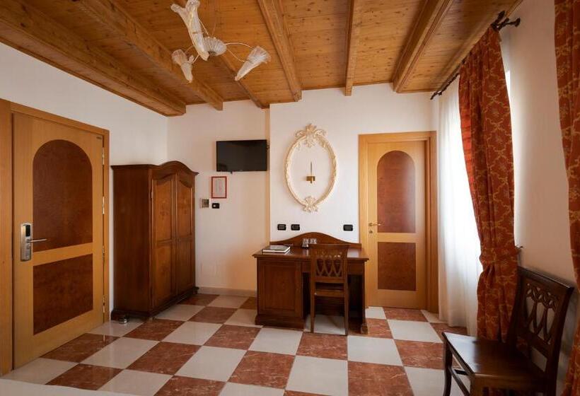 اتاق استاندارد, Ungheria Varese 1946