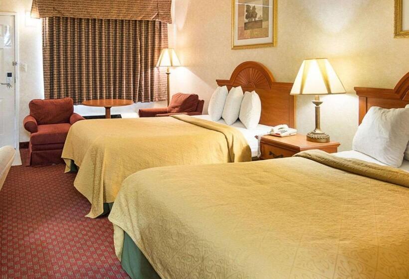 Номер Стандарт 2 Двуспальные Кровати, Quality Inn Petersburg Near Fort Greggadams