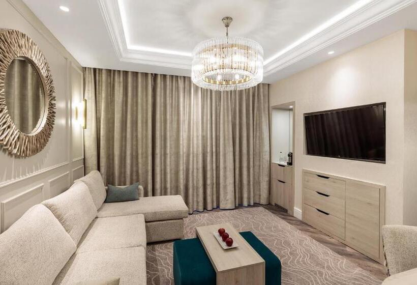 سوییت جونیور, Lodore Falls Hotel & Spa