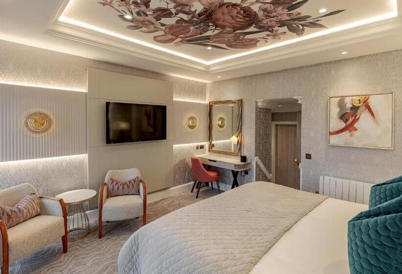 سوییت جونیور, Lodore Falls Hotel & Spa