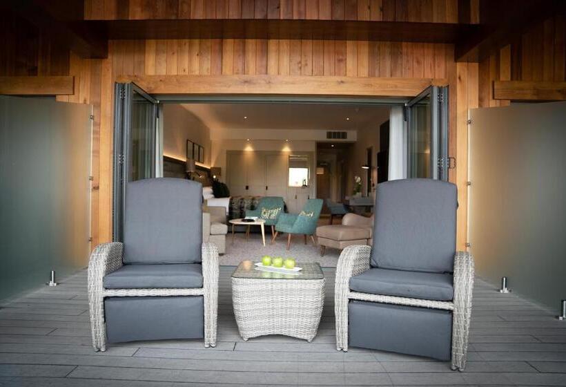 سوییت لوکس, Lodore Falls Hotel & Spa