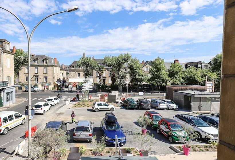 اتاق استاندارد سه نفره, La Reserve De Brive