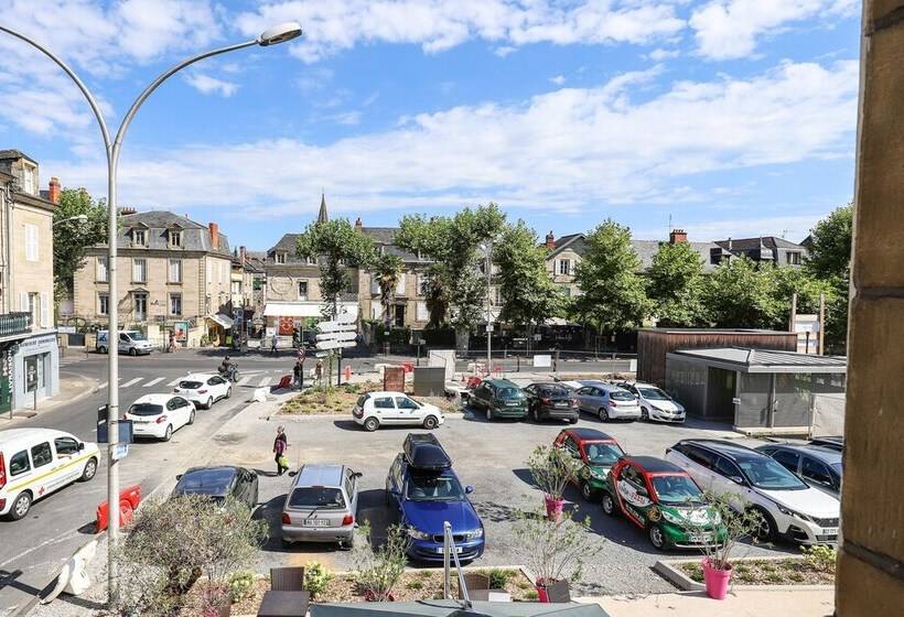 اتاق استاندارد سه نفره, La Reserve De Brive