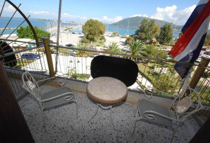 اتاق سوپریور با چشم‌انداز دریا, Lefkas