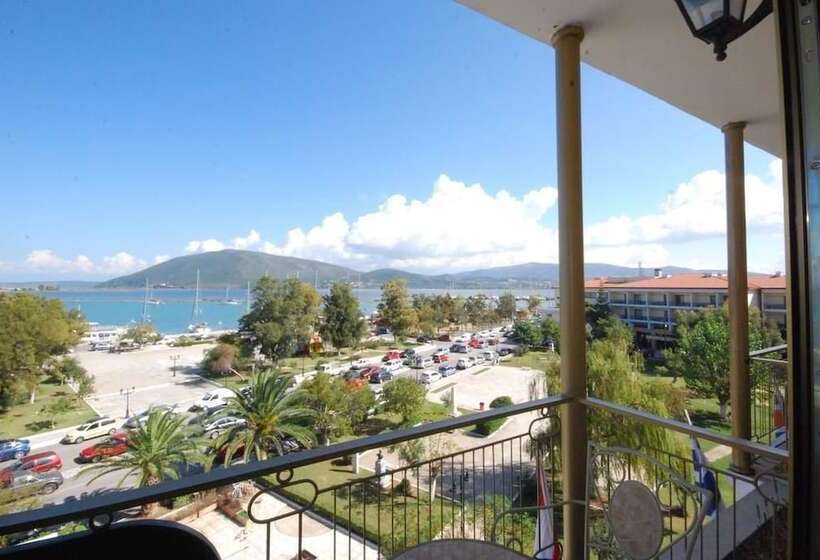 اتاق سوپریور با چشم‌انداز دریا, Lefkas
