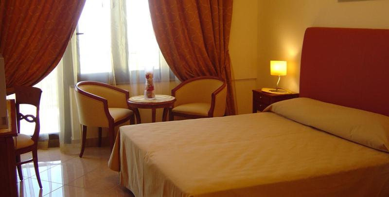 اتاق استاندارد سه نفره, Ranch Palace
